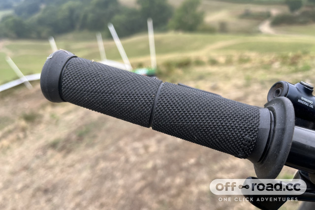 Mountain bike handlebar grips deals